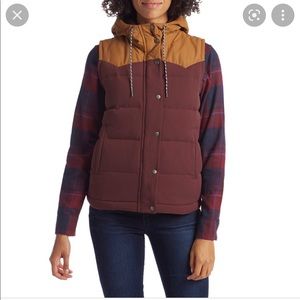 Patagónia maroon and brown bivy hooded vest